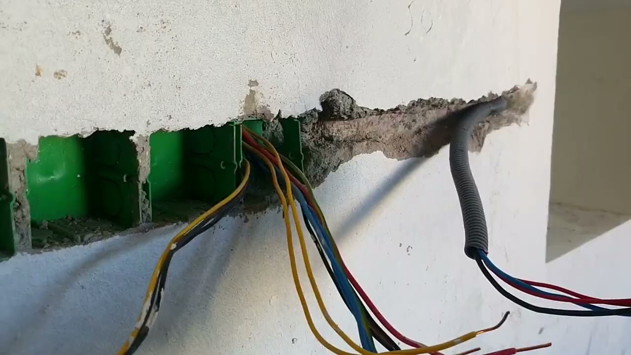 Подключение электричества в помещение после того, как электрик забыл это сделать