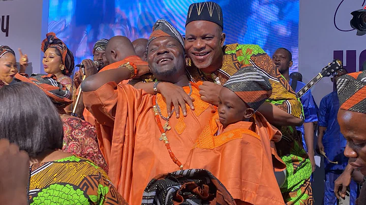 HAPPY MOMENTS OF YOMI FABIYI & HIS SON ON STAGE AT HIS HOUSE WARMING & BIRTHDAY PARTY IN ABEOKUTA