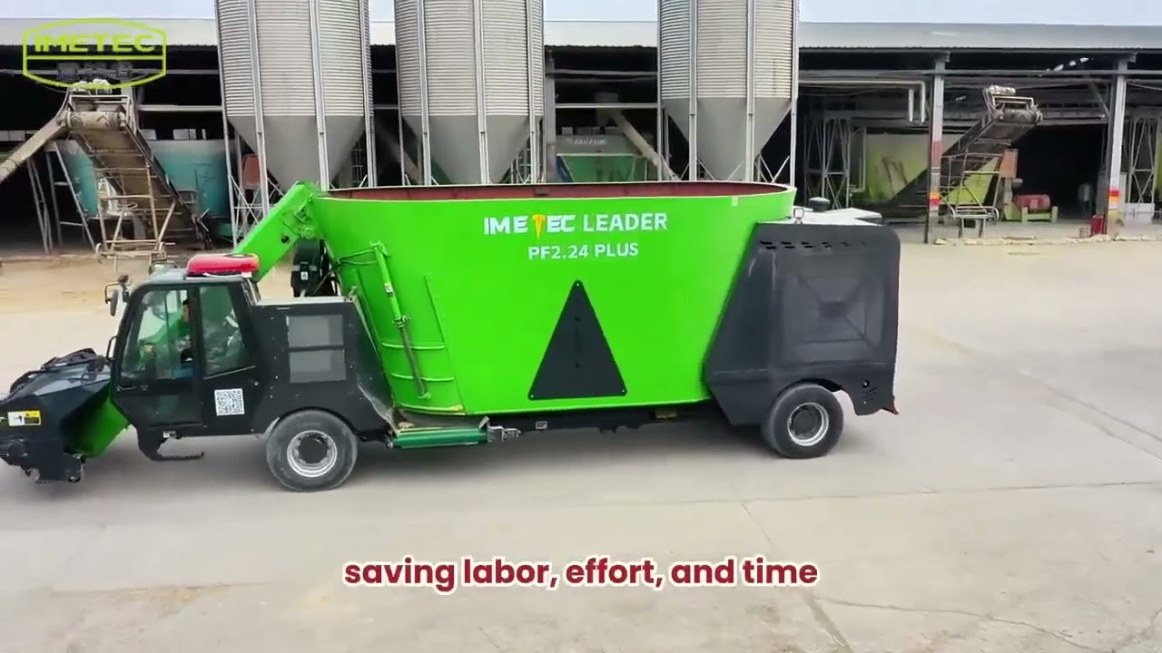 TMR intelligent feed reclaimer mixer spreader wagon