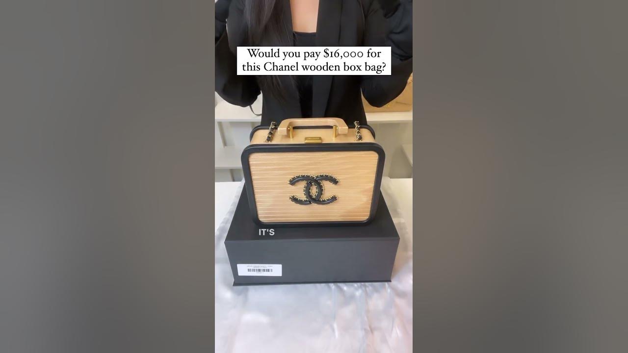 Chanel, A 'Beech Wood Vanity Case' from the Cruise 2022 Collection. -  Bukowskis