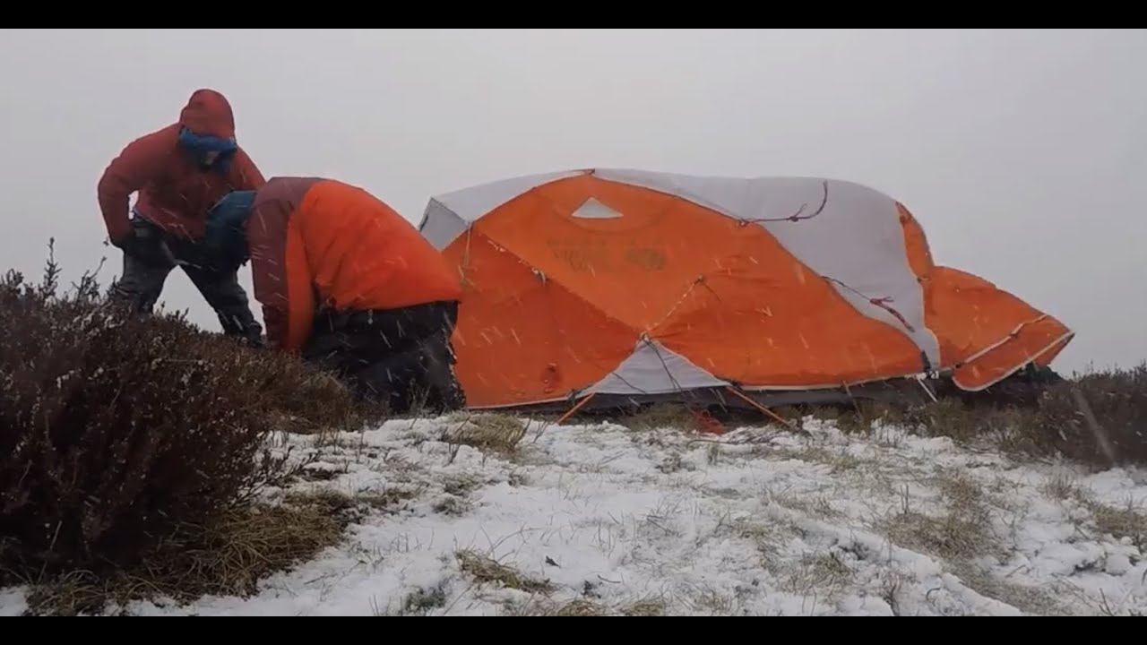 Winter wild camp Mountain hardwear trango 3 full pitch and strike