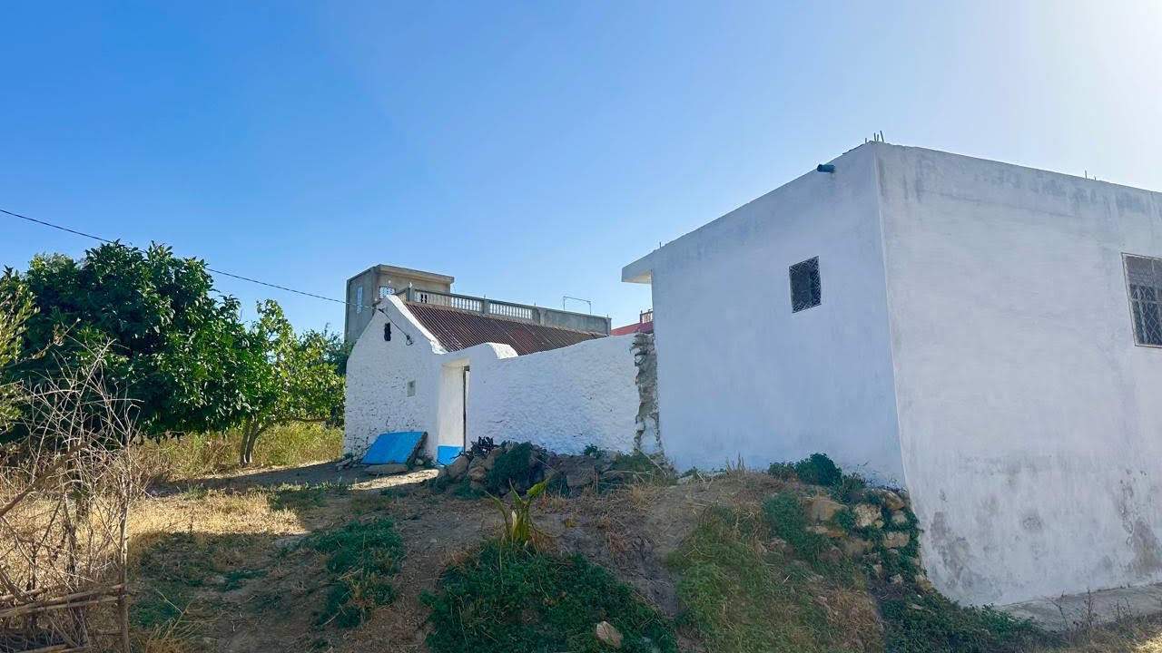 دار بلدية وغرسة غزالة مساحة 1500متر0703640826نواحي القصر الصغير طنجة