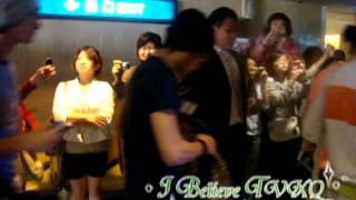 [Fancam]080511 TVXQ in Taiwan - Airport(2)[IBT@Ray]