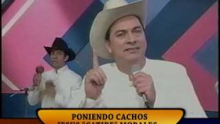 PONIENDO CACHOS