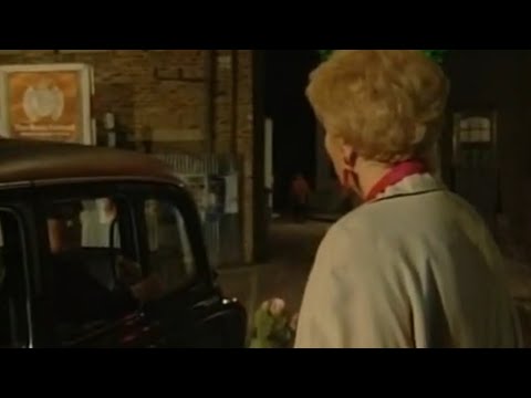 Eastenders - Pat sees Irene and Troy kiss (9/11/1999)