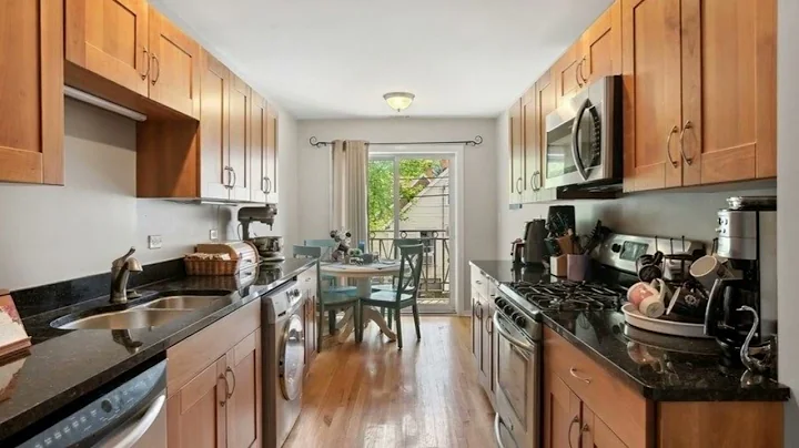 1314 Main Street, Unit 2C, Evanston, IL 60202