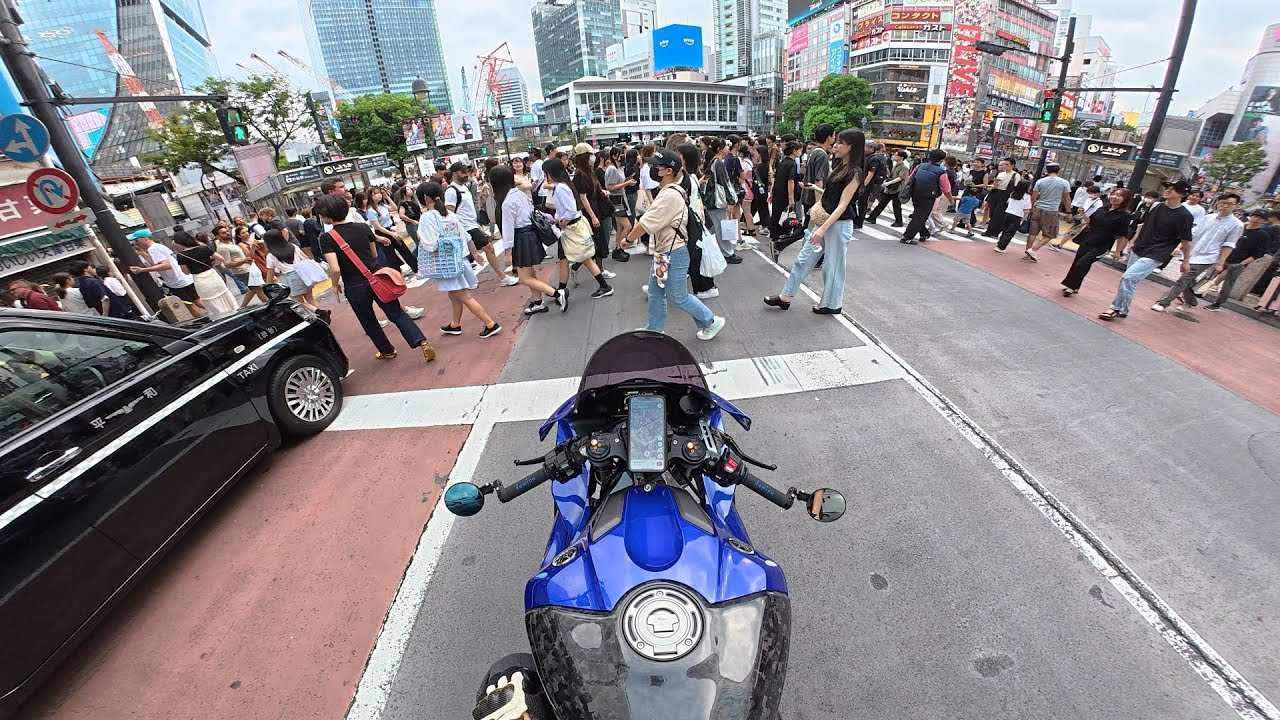 YAMAHA YZF-R1 | 東京 | Akrapovic | クロスプレーン | Japan