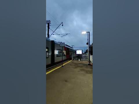ЭС2Г "Ласточка" сообщением СПб - Выборг, отправляется со станции ...