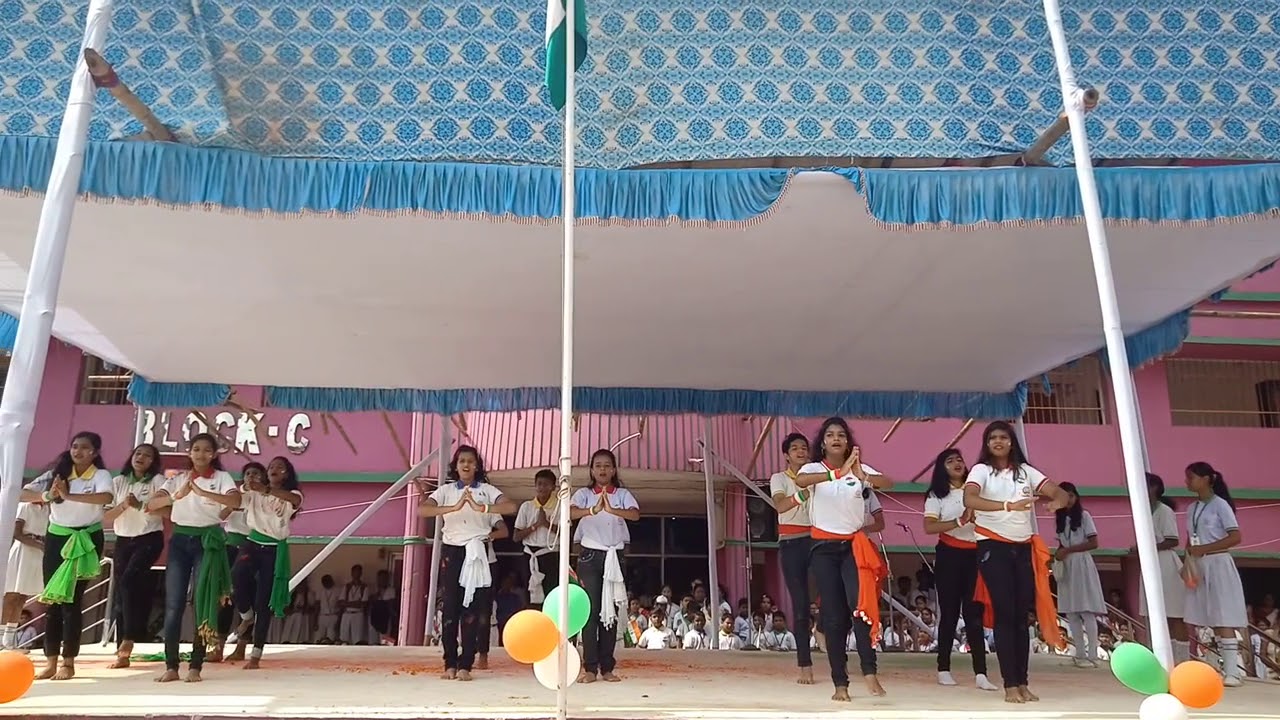 Patriotic fusion dance by students of STD 6 to 9 on Independence day ...