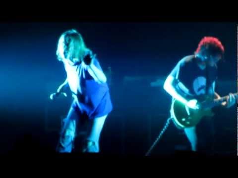 Cage The Elephant - Aint No Rest for the Wicked LIVE Dave Grohl on Drums 2011 HD