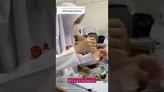 Cewek Cantik Malu-malu (Lihat Dia Buka Masker