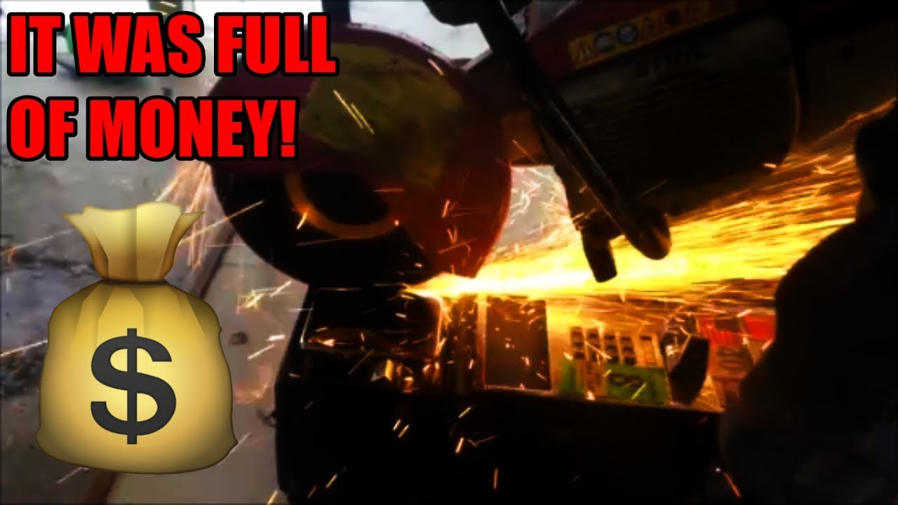 BREAKING INTO ABANDONED PAYPHONE FULL OF MONEY! How much money did they leave in this old payphone?