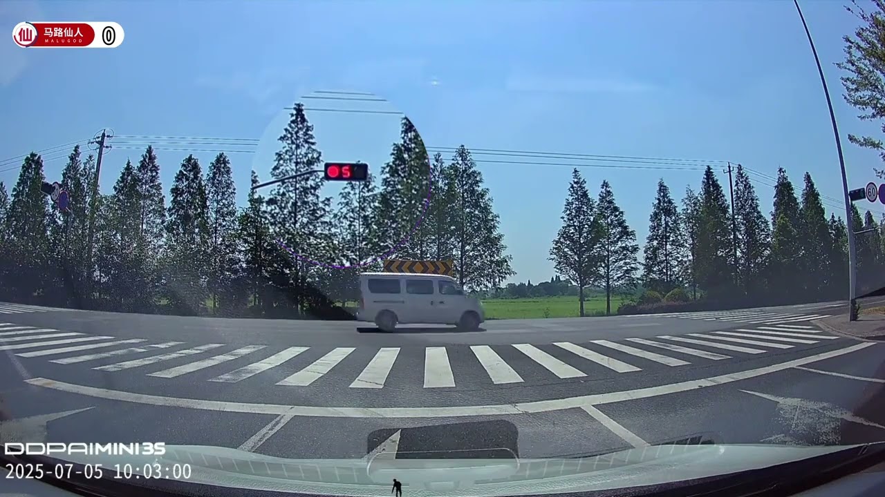 奇葩反人类的道路，孙悟空来了都不知道怎么走！#行车记录仪视角#交通安全#红绿灯