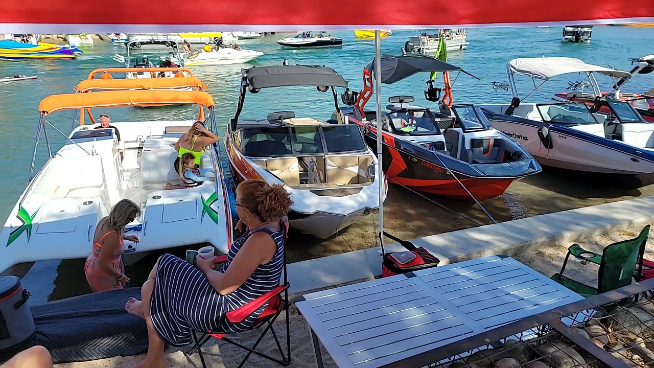 Lake Havasu Desert Storm Big Boats 2021 in Bridgewater Channel 1 Lake