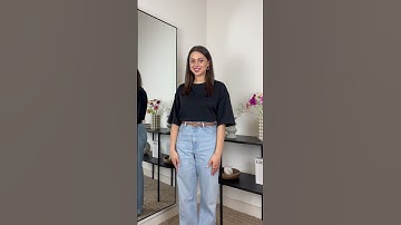 HOW TO TUCK-IN A T-SHIRT 🤯👚 What do you think? SAVE FOR LATER & follow for daily #fashionhacks