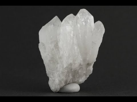 荒川鉱山産水晶 クラスター 52g / Japanese Quartz - YouTube