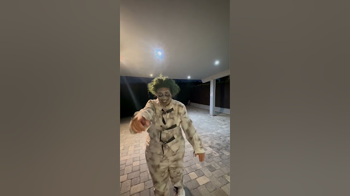 C’È UNO ZOMBIE PAZZO FUORI CASA…😰 #shorts