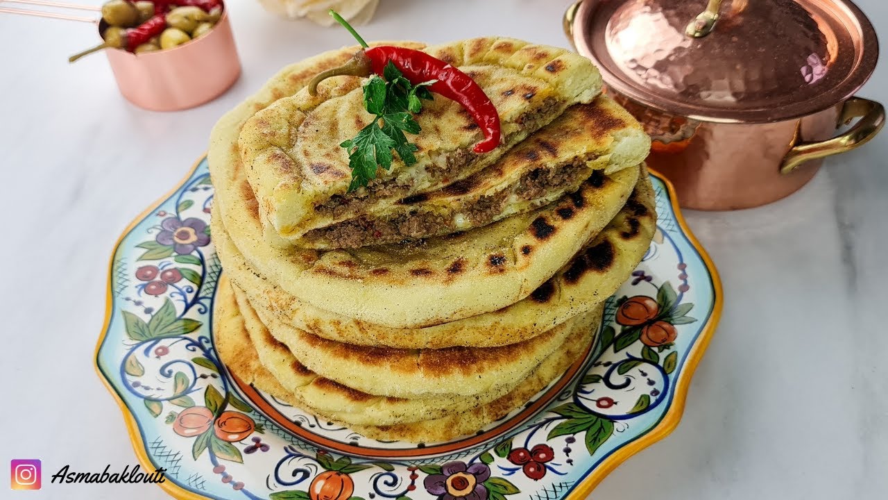 خبز السميد محشي باللحم المفروم بدون فرن جا بنة على بنة روسات روعة Recette pain farci