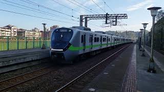 台鐵2015次EMU900區間快車 通過