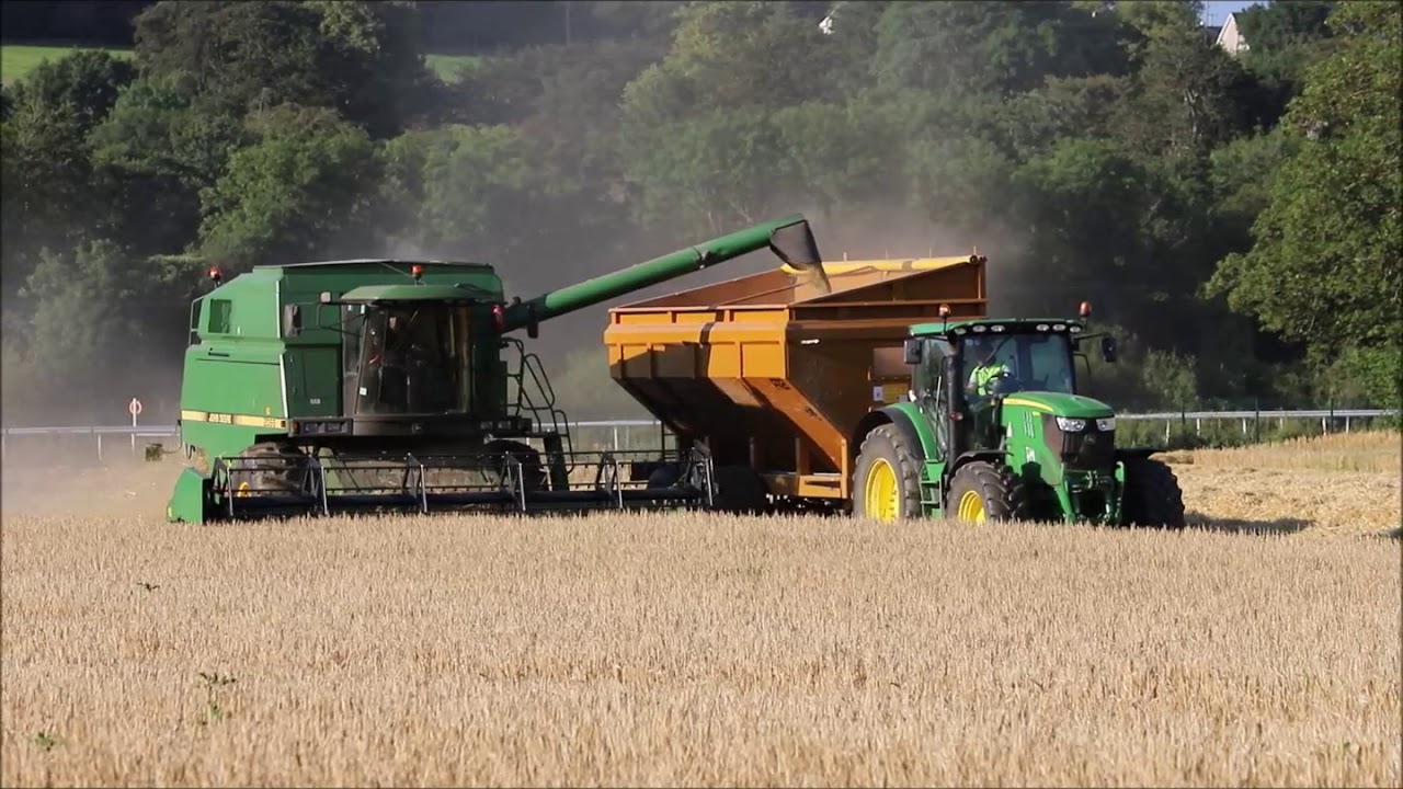 John Deere 2066 Combine
