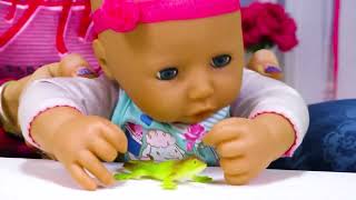 Bébé Annabelle Et Ses Jouets Déveil Peinture À Doigts Et Alphabet En Pâte À Modeler