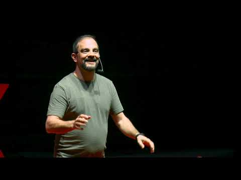 La ropa y el alma de las canciones | Raúl Ybarnegaray | TEDxUCBCochabamba