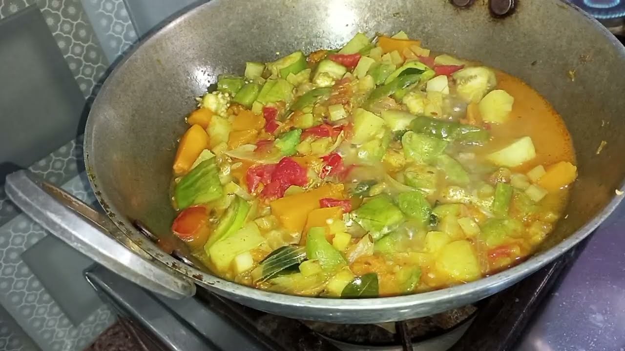 Moong daal ghanta#haremoongdaalrecipe#odia authenticdish#mixvegetablecurrygreengram daal#manjaghanta