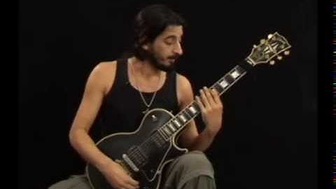 2 Hands Tapping Lick for Advanced Players - Lead Guitar Lesson