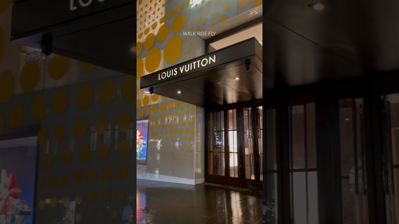 NYC ♥ NYC: Louis Vuitton Flagship Store on Fifth Avenue - November CITY  GUIDE motif