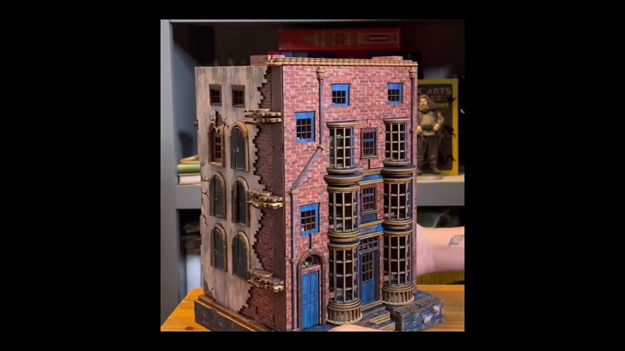 Unbox the best Ollivanders book nook for Harry Potter collectors