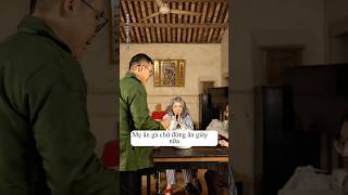 Con Trai Mắng Mẹ, Nấu Gà Hầm Thảo Dược Để Xin Lỗi