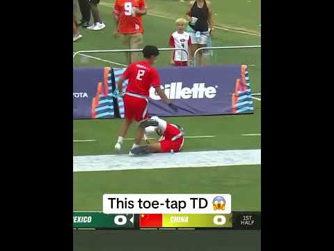 Mexico's Miguel Angel Veloz with the footwork 😤