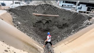 Barge unloading 4800 tons of ore - Do you find this work hard? - Relaxing video