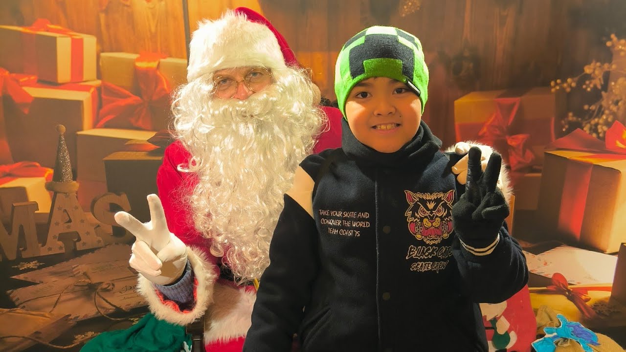 Christmas tree in Duomo Milan Italy||Christmas season||Happy and thankful