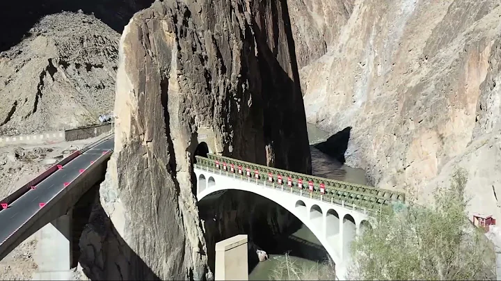 Aerial photography of the Nujiang Bridge on the Sichuan-Tibet line - DayDayNews