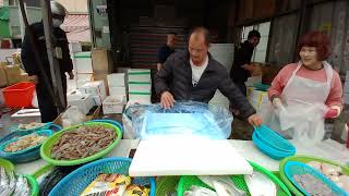 阿源說他該硬的地方不硬 不該硬的地方f卻硬梆梆 台中大雅市場  海鮮叫賣哥阿源  Taiwan seafood auction