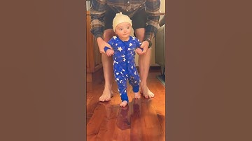 The face at the end 🤣 #babyboy #walking #7monthsold #twins #shorts #walkingonadream #twinmum