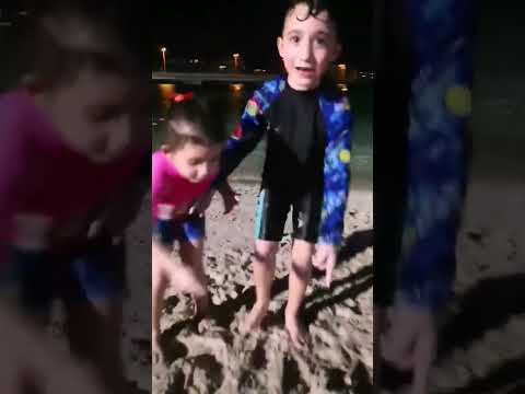 شاطئ دبي الليلي في الجميرا