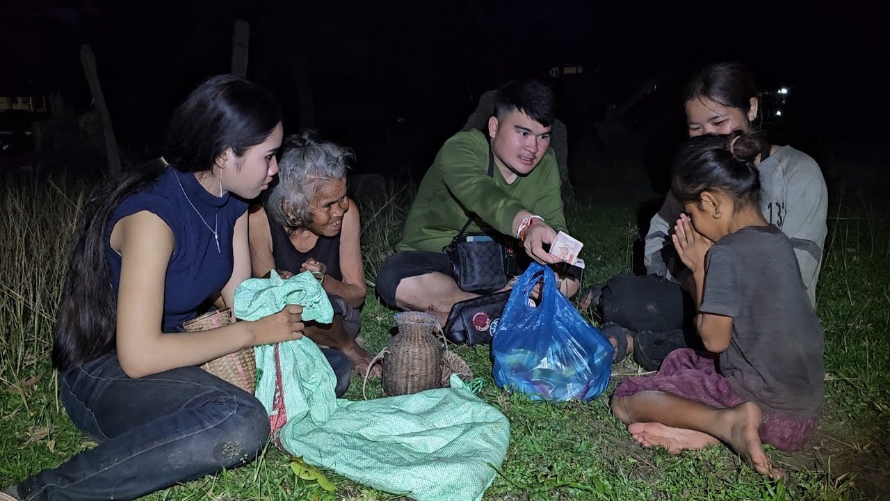 ยายกับหลานกำพร้านำของมาขายยามค่ำทำให้บ่าวลีอดใจไม่ไหว 15 สิงหาคม ค.ศ. 2025