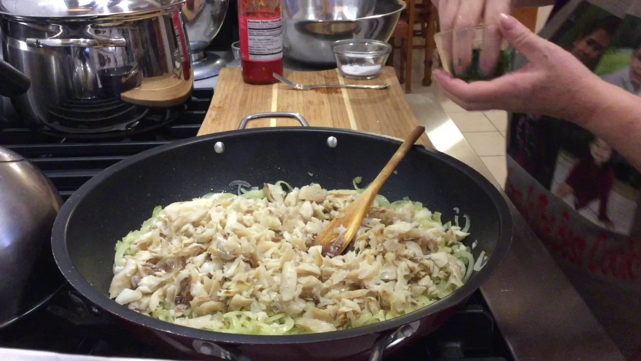 Bacalhau à Brás........Cod Fish à Brás ! YouTube