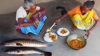 cooking & eating big size shol fish curry by tribe grandmothers in their santali tribal process