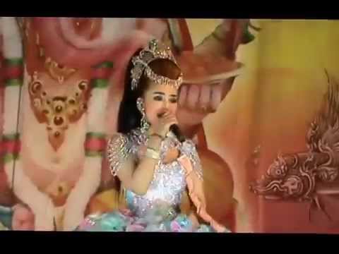 นางเอกยู่ยี่ ธีรดา พิธีไหว้ครูหอมหวลที่วัดป่าเรไร 10 ธ.ค.57