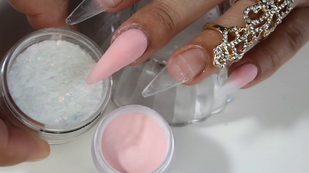 uñas acrilicas desde el principio en punta stiletto con tonos rosas y tornasol