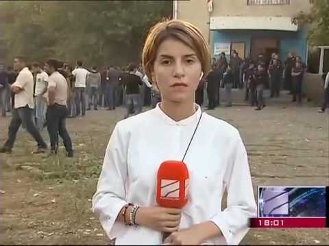 მარნეულში საარჩევნო უბანს ქვებით და ხელკეტებით არბევენ