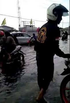 Coli bersama ayah tiri