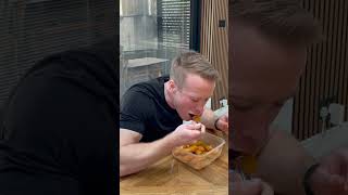 Can YOU eat fish fingers this quick? 🤩