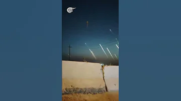 من العراق مشاهد توث ق لحظة إطلاق الصواريخ الإيرانية نحو مواقع الاحتلال في فلسطين المحتلة 