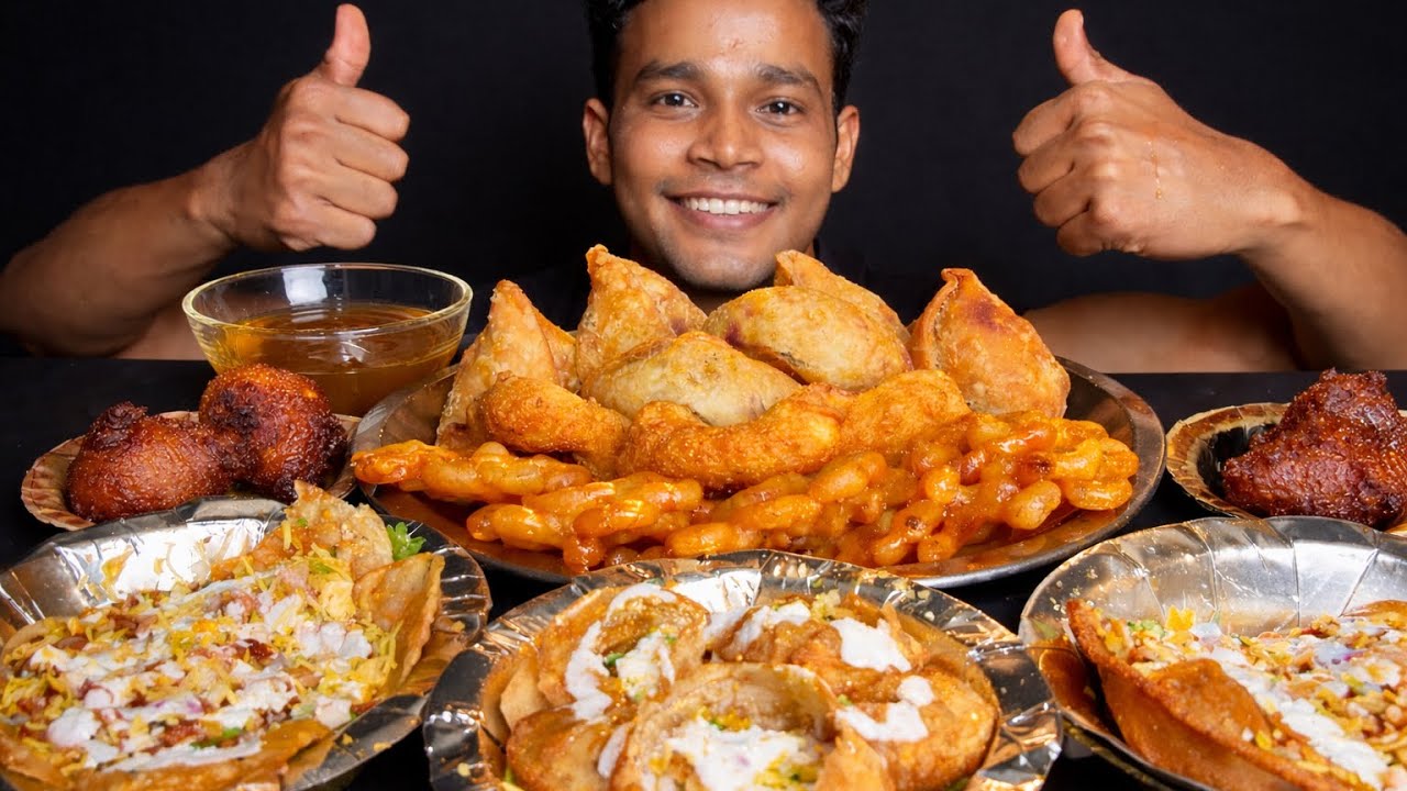 इतना STREET FOOD ek plate mein?! 😱🔥 | FULL THALI MUKBANG  