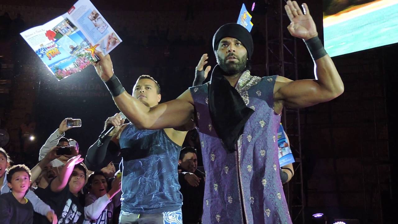 WWE RAW LIVE QUITO 2016 - R-TRUTH, ENZO AMORE Y BIG CASS  VS JINDER MAHAL , EPICO Y PRIMO