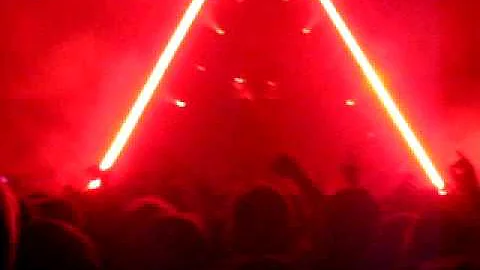 Daft Punk - Touch It + Technologic (Live @Velodrom in Berlin 2/7/2007) - Part 2